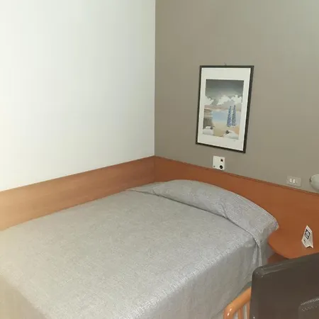 호텔 라벤나 호텔 3*