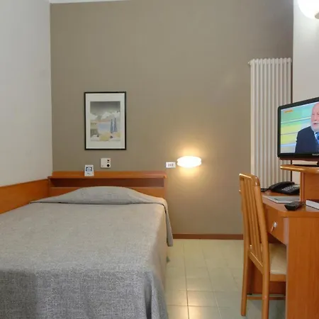 מלון Hotel Ravenna