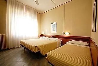 拉韦纳酒店 酒店